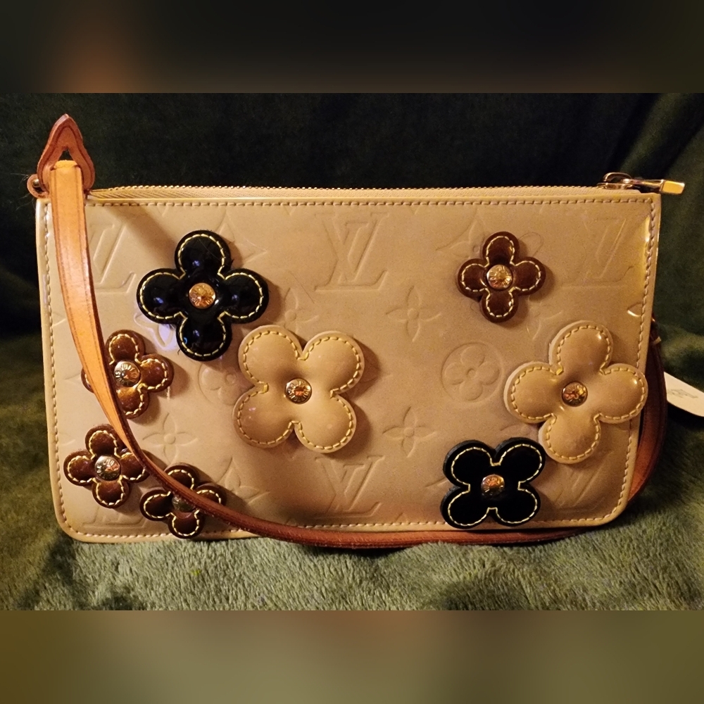 Louis Vuitton Fleur Lexington Vernis Flowers Pochette Tan AUTHENTIC